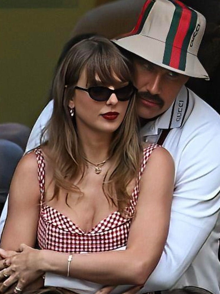 Taylor Swift & Travis Kelce 8.5 x 11 Candid Photograph Art Print Photo Picture Collectibles:Photographic Images:Photographs Style Your Walls